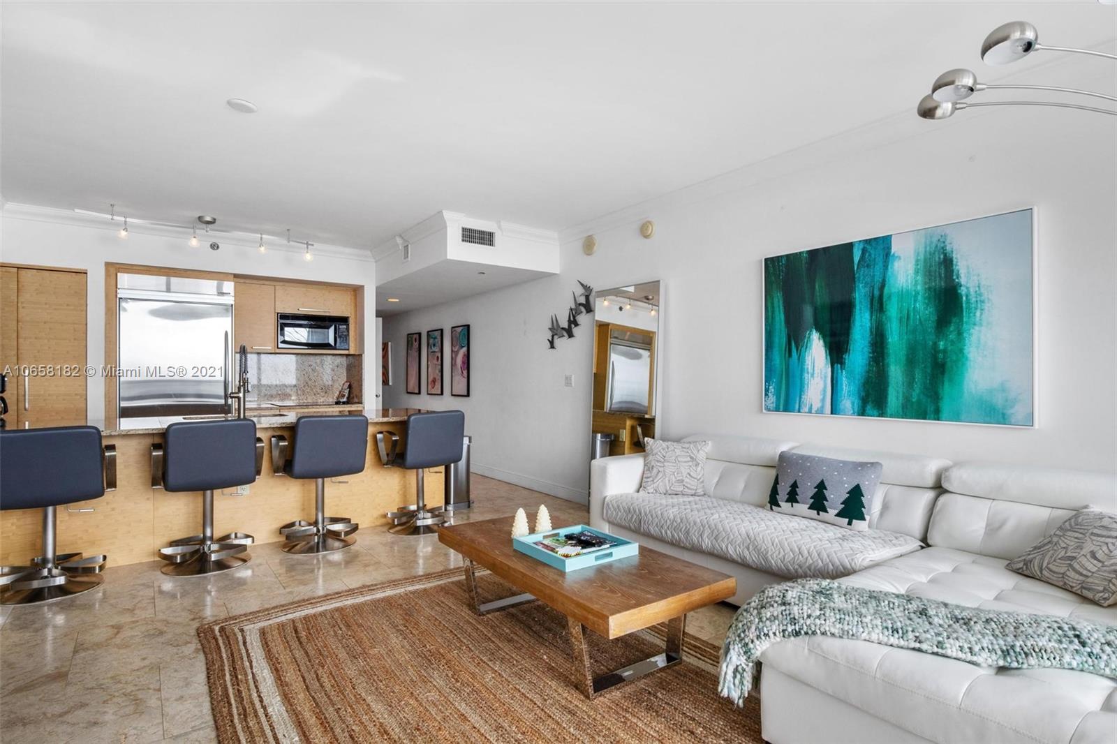 See details 5005 1 / 1 811 sq. ft. $ 2019-04-17 0 Photo
