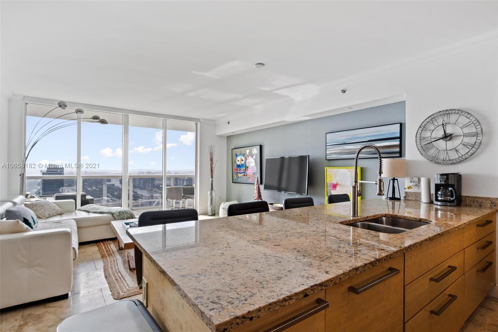 See details 5005 1 / 1 811 sq. ft. $ 2019-04-17 0 Photo