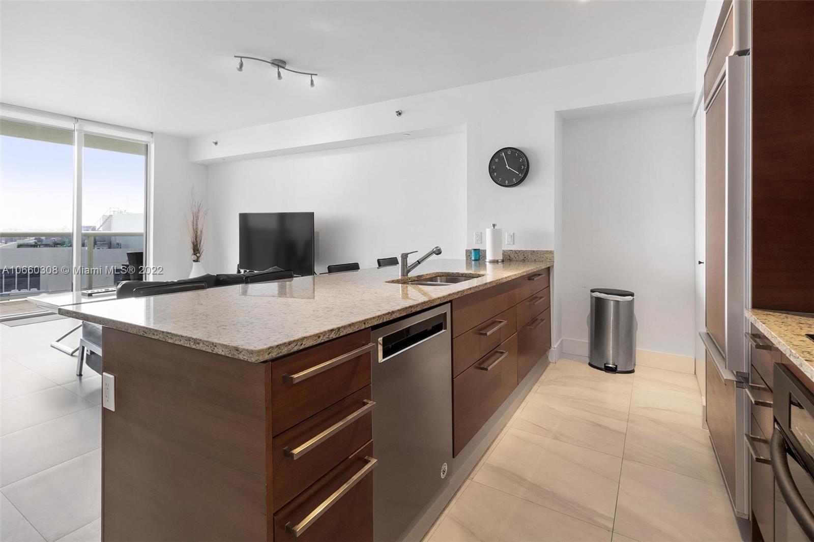 Ver detalles 4705 1 / 1 811 sq. ft. $ 2020-09-25 0 foto