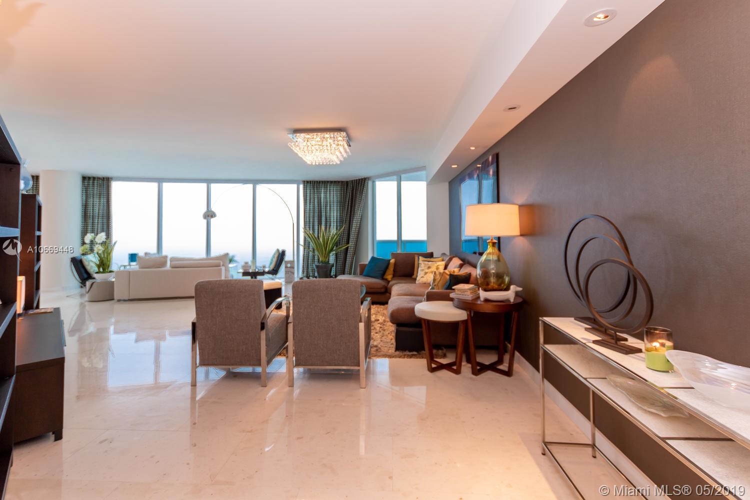 Photo of 2711 Ocean Dr #2405, Hollywood, Florida, 33019 - Entrance Hallway