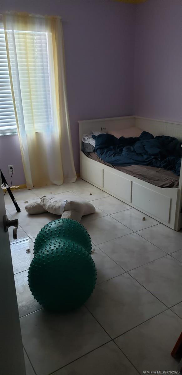 Photo of 2408 11th St #158, Hallandale, Florida, 33009 - Spacious Living Room