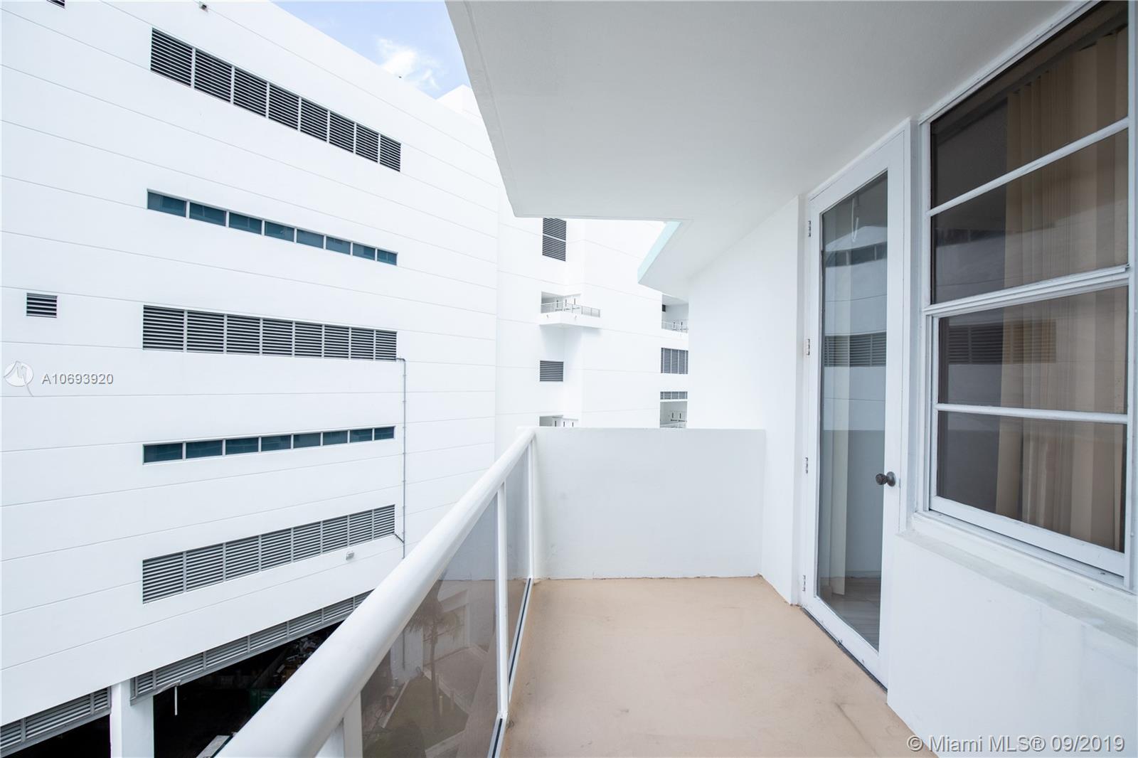 Photo of 3725 Ocean Dr #715, Hollywood, Florida, 33019 - Pool