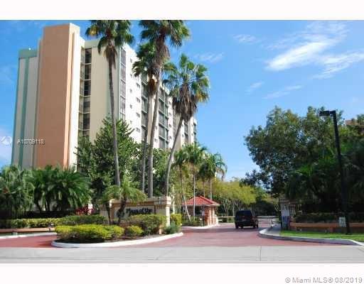 Photo of 17021 Bay Rd #414, Sunny Isles Beach, Florida, 33160 - Beautiful pool deck
