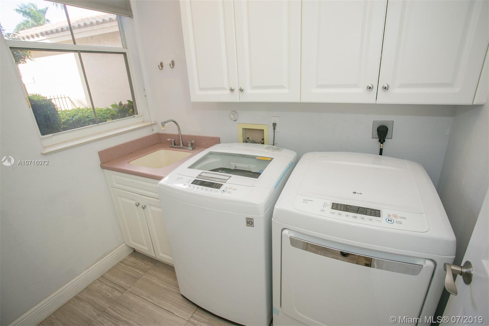 Photo of 1555 Breakwater Ter, Hollywood, Florida, 33019 -
