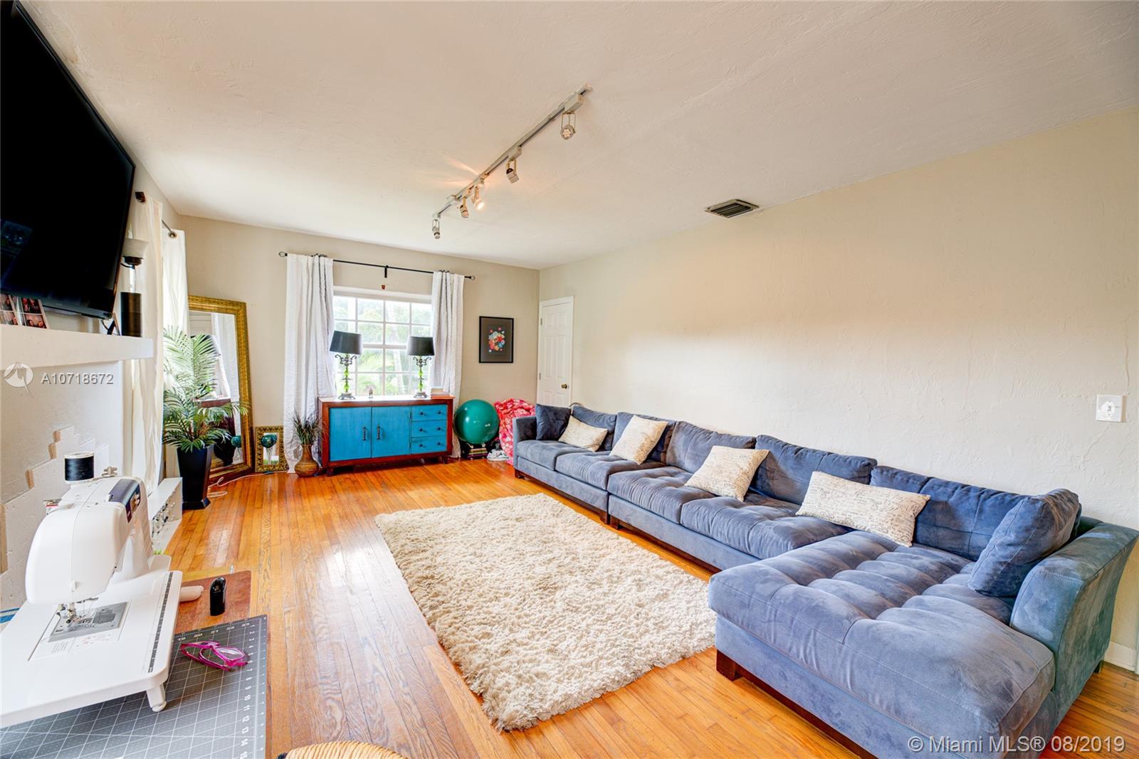 See details / 1901 sq. ft. $ 2019-08-05 0 Photo