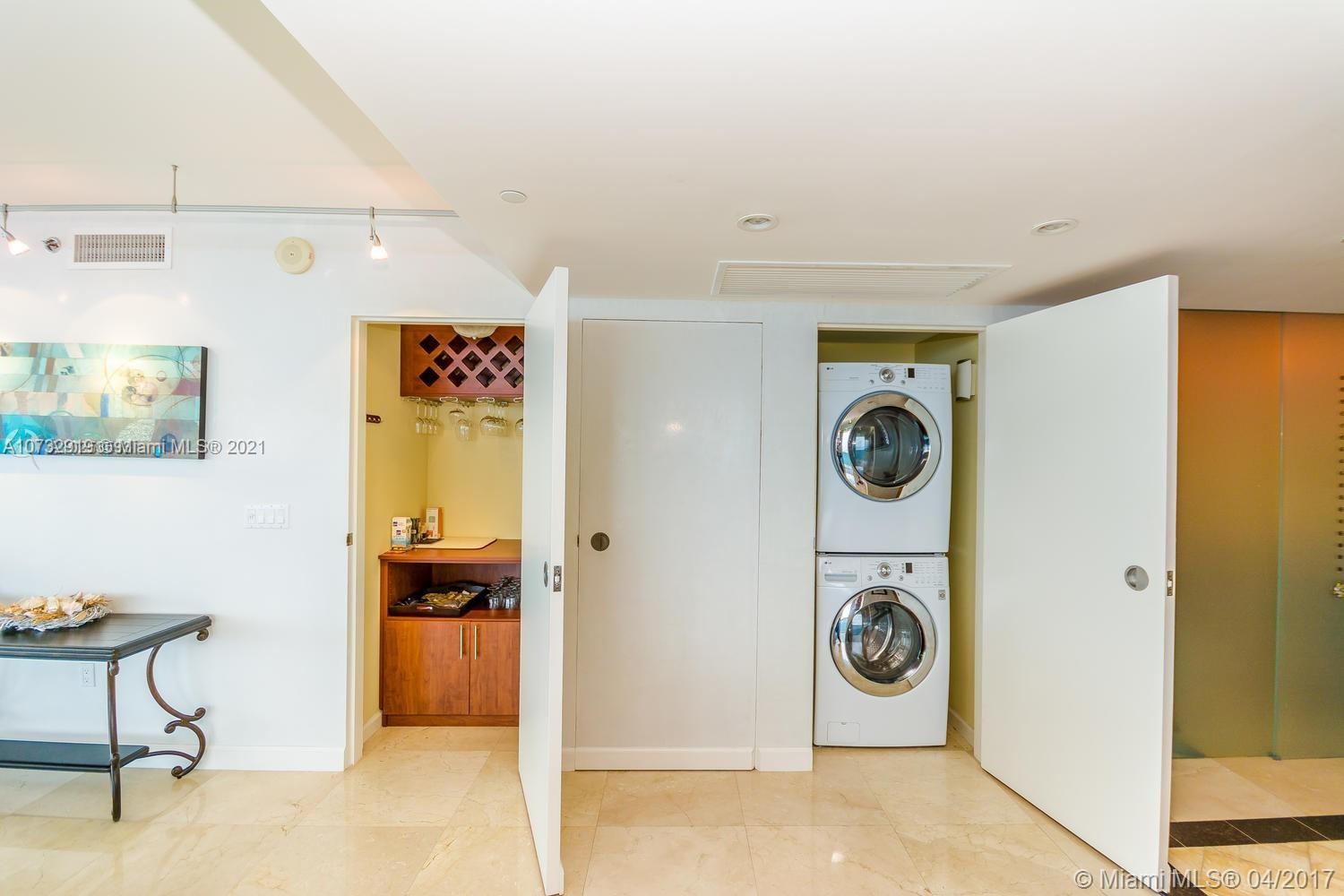 See details 4402 3 / 3 2065 sq. ft. $ 2020-11-09 0 Photo