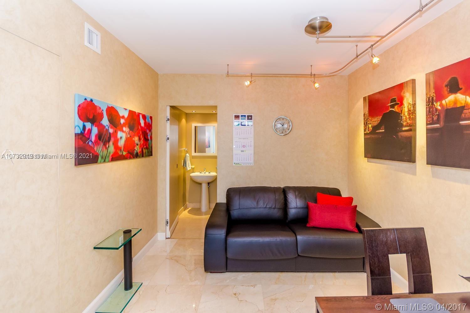 See details 4402 3 / 3 2065 sq. ft. $ 2020-11-09 0 Photo