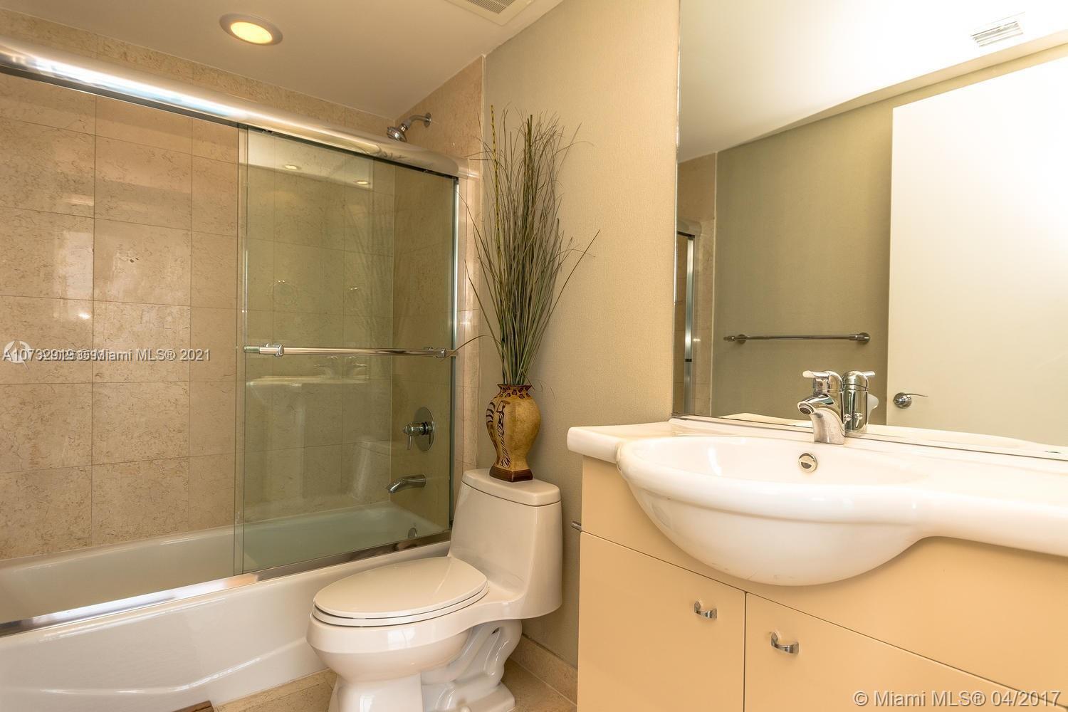 See details 4402 3 / 3 2065 sq. ft. $ 2020-11-09 0 Photo