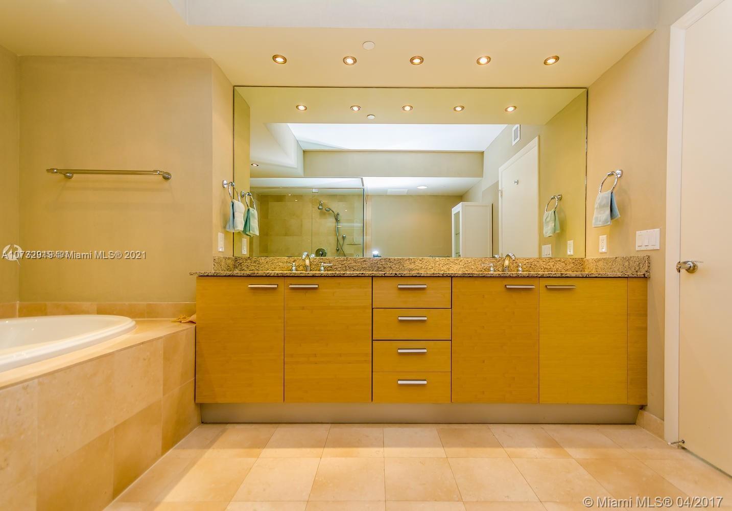 See details 4402 3 / 3 2065 sq. ft. $ 2020-11-09 0 Photo