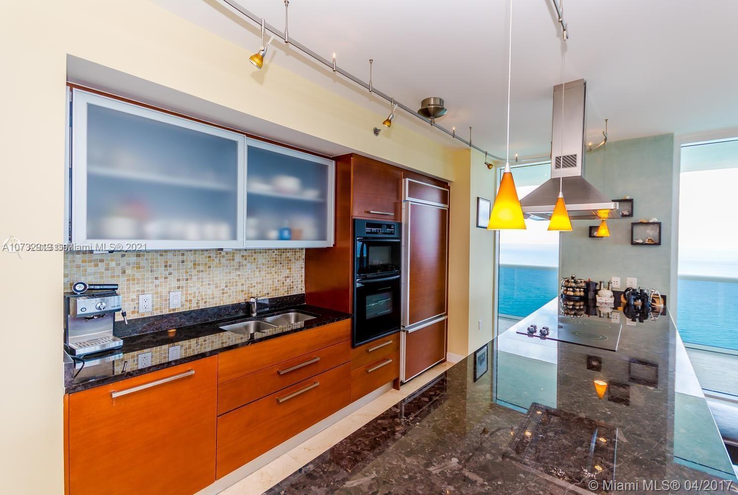 See details 4402 3 / 3 2065 sq. ft. $ 2020-11-09 0 Photo