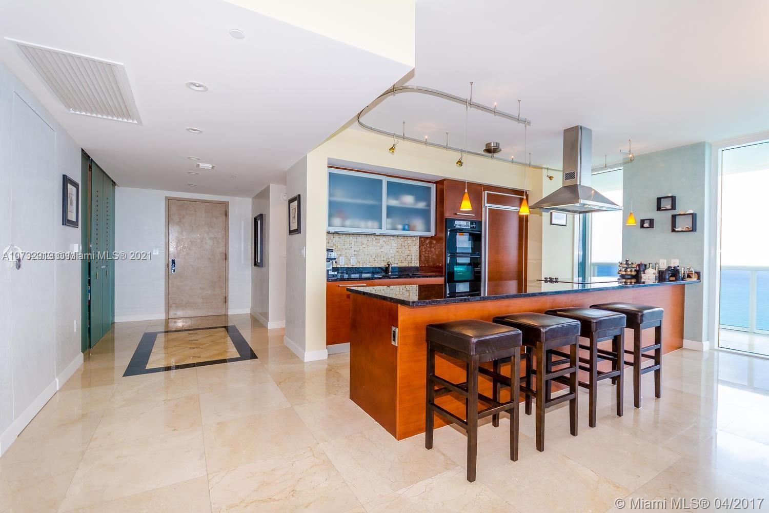 See details 4402 3 / 3 2065 sq. ft. $ 2020-11-09 0 Photo