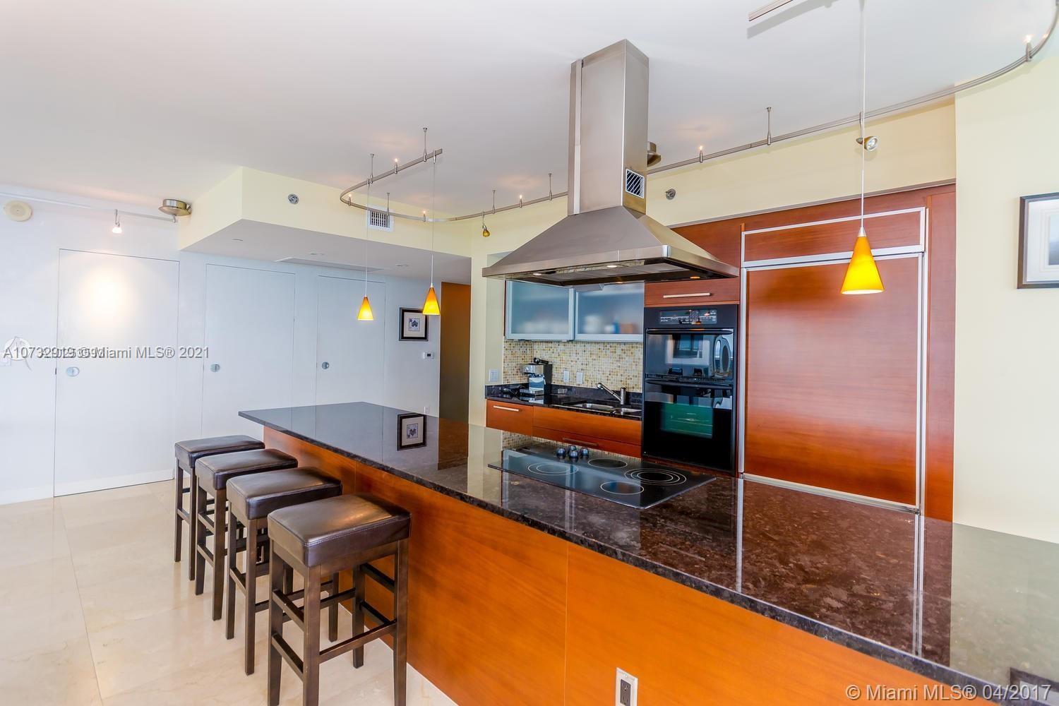 See details 4402 3 / 3 2065 sq. ft. $ 2020-11-09 0 Photo
