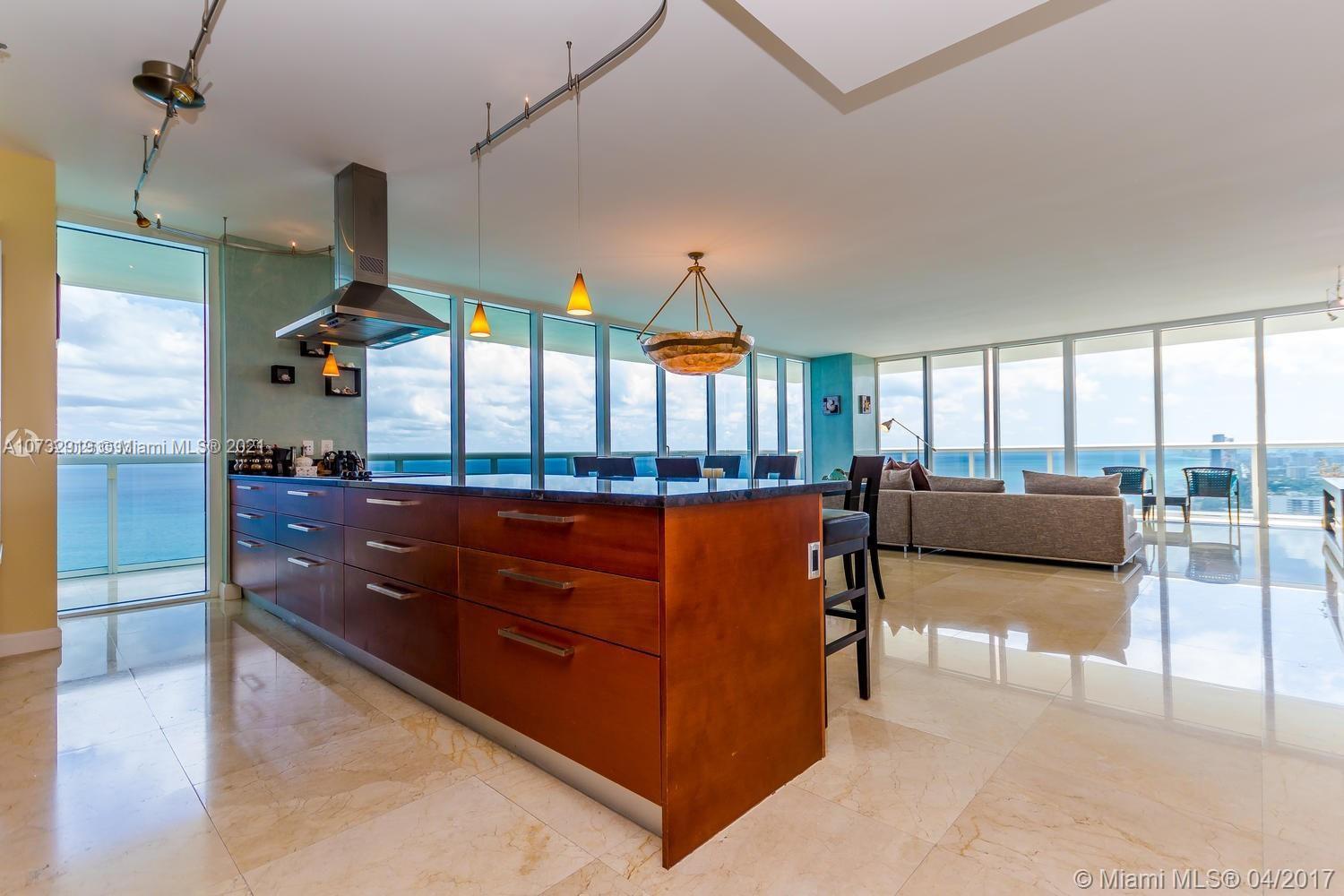 See details 4402 3 / 3 2065 sq. ft. $ 2020-11-09 0 Photo