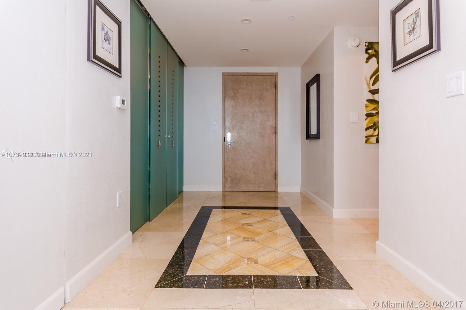 See details 4402 3 / 3 2065 sq. ft. $ 2020-11-09 0 Photo