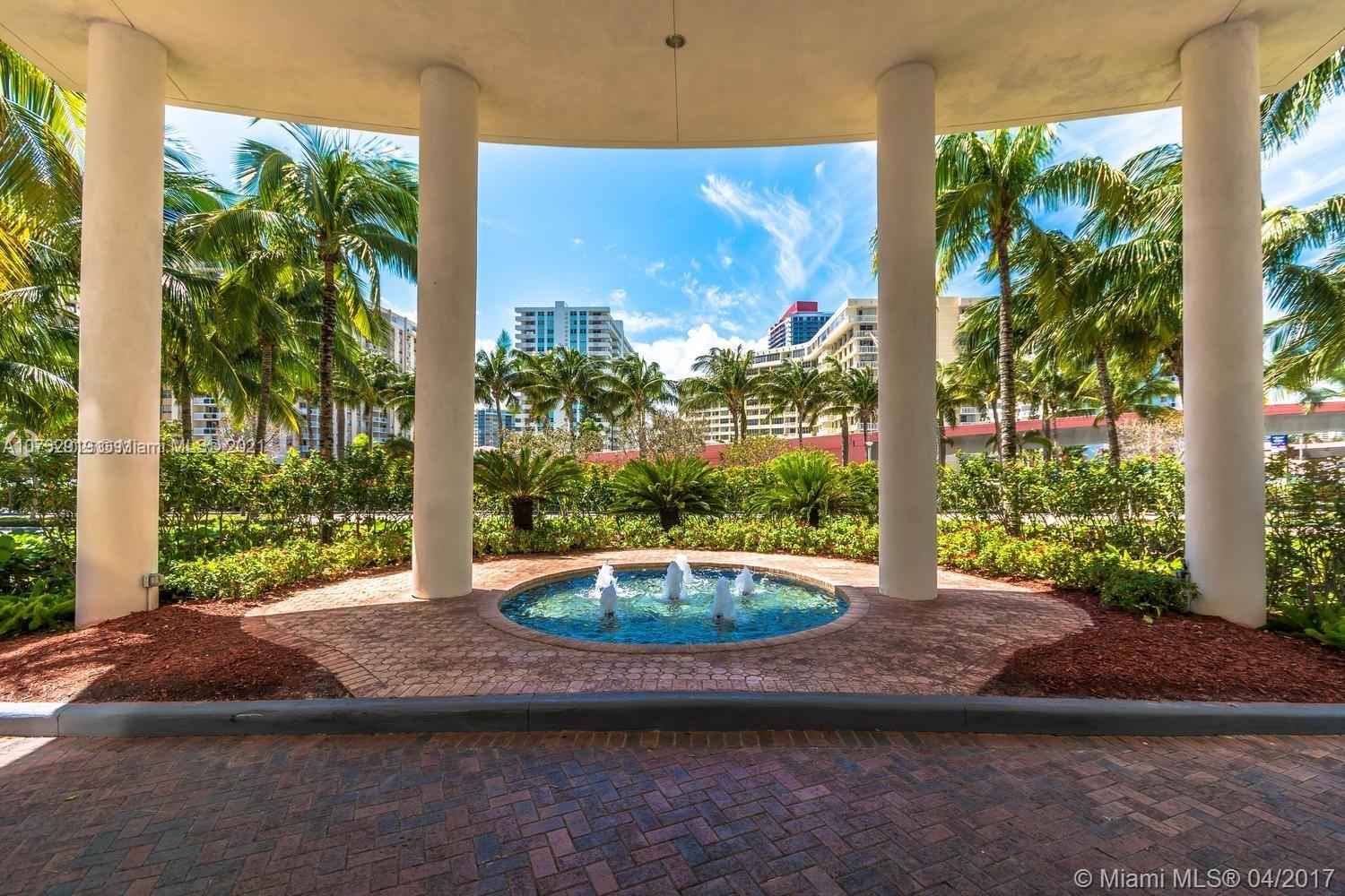 See details 4402 3 / 3 2065 sq. ft. $ 2020-11-09 0 Photo
