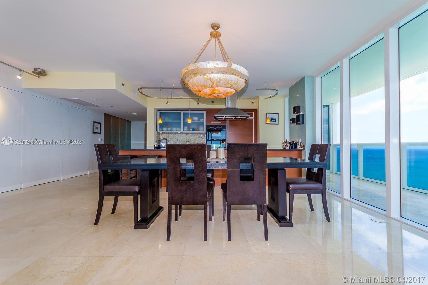 See details 4402 3 / 3 2065 sq. ft. $ 2020-11-09 0 Photo