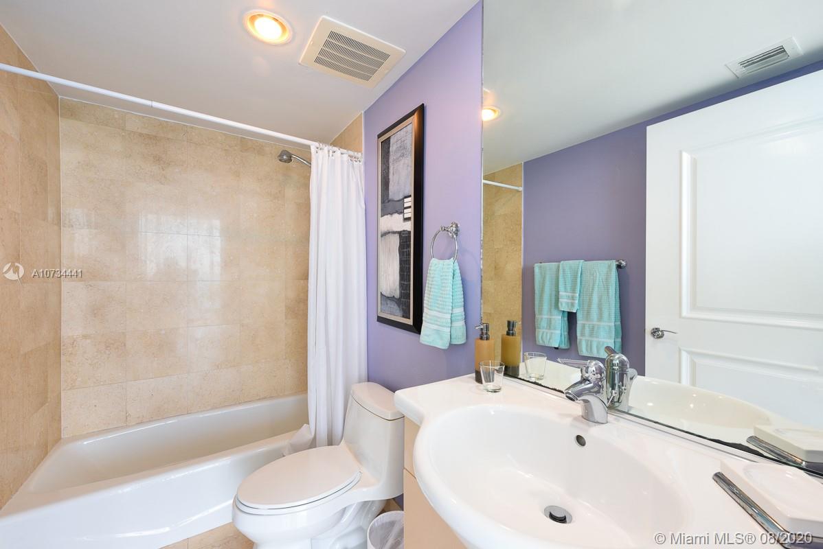 See details 3402 3 / 3 2065 sq. ft. $ 2020-08-04 0 Photo