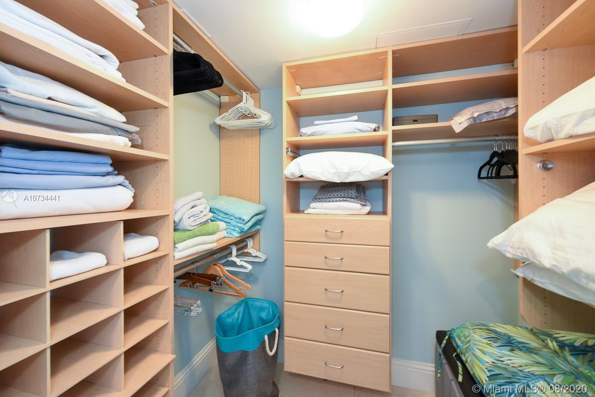 See details 3402 3 / 3 2065 sq. ft. $ 2020-08-04 0 Photo