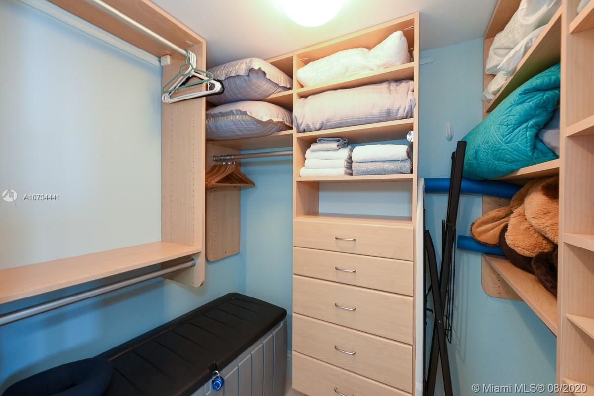 See details 3402 3 / 3 2065 sq. ft. $ 2020-08-04 0 Photo