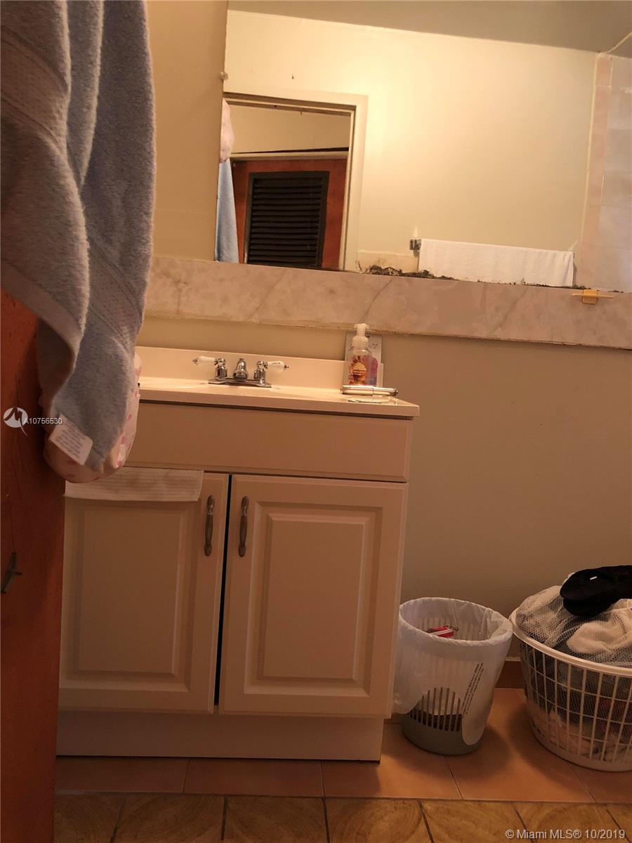 See details / 1712 sq. ft. $ 2019-10-28 0 Photo