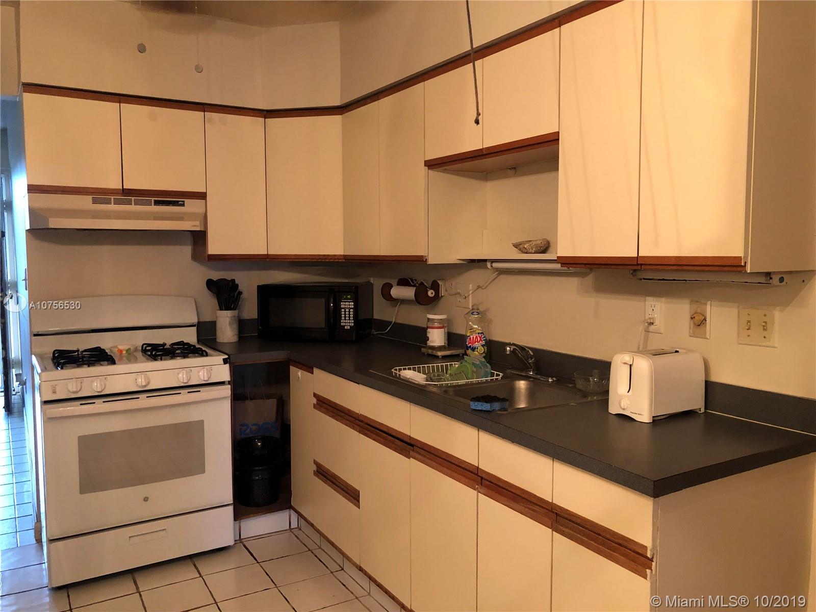 See details / 1712 sq. ft. $ 2019-10-28 0 Photo