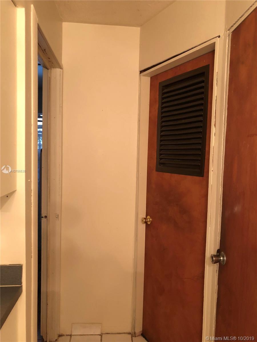 See details / 1712 sq. ft. $ 2019-10-28 0 Photo