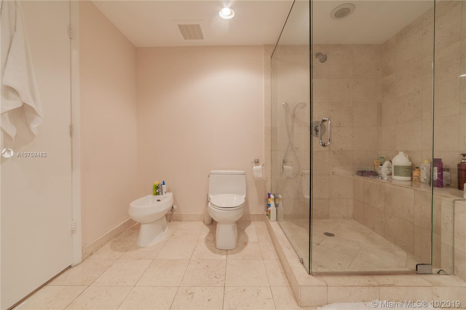 Ver detalles 3305 2 / 2 1782 sq. ft. $ 2021-05-03 0 foto
