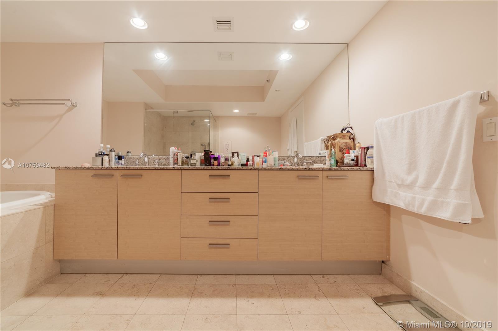 Ver detalles 3305 2 / 2 1782 sq. ft. $ 2021-05-03 0 foto
