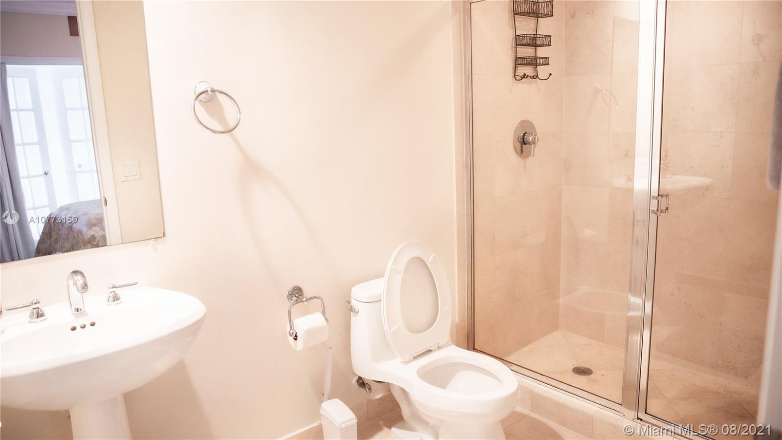 Ver detalles 2202 2 / 3 2065 sq. ft. $ 2019-11-14 0 foto