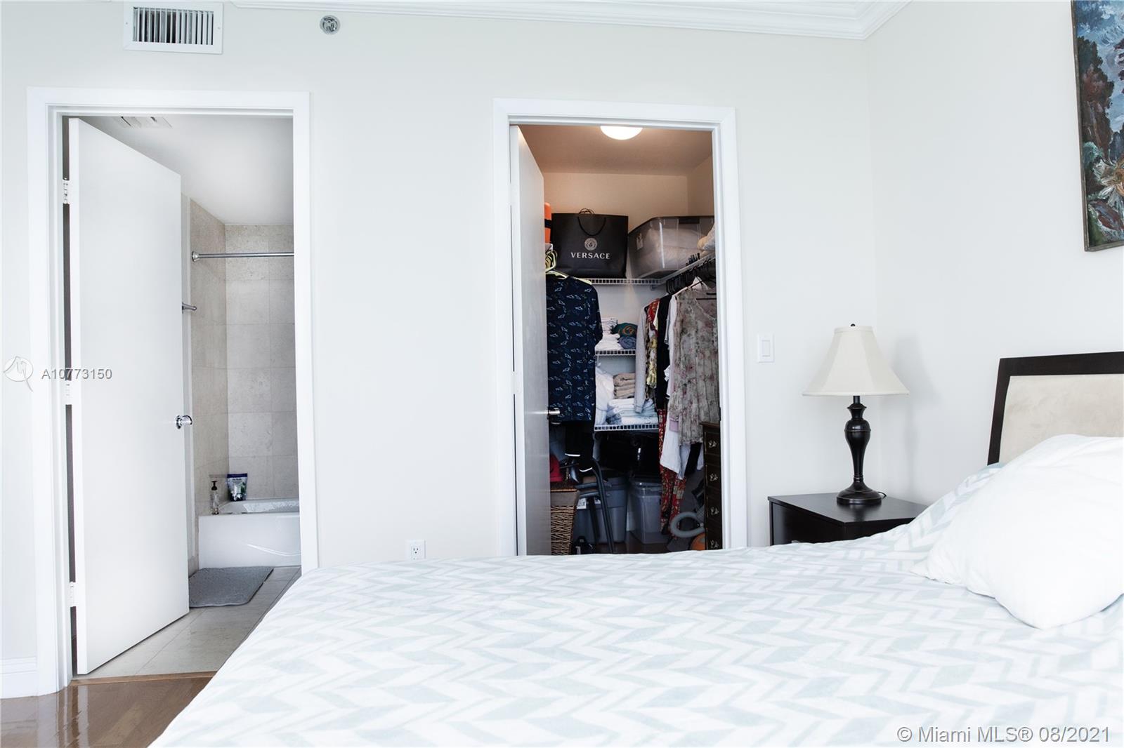 Ver detalles 2202 2 / 3 2065 sq. ft. $ 2019-11-14 0 foto