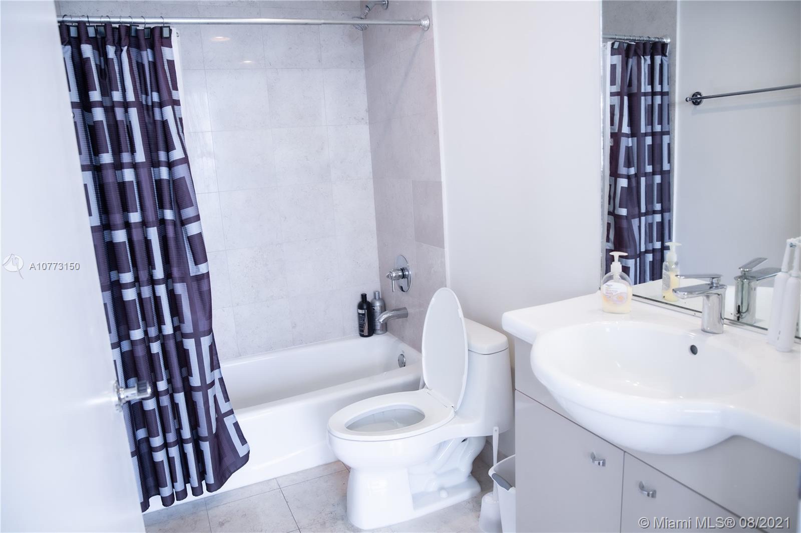 Ver detalles 2202 2 / 3 2065 sq. ft. $ 2019-11-14 0 foto