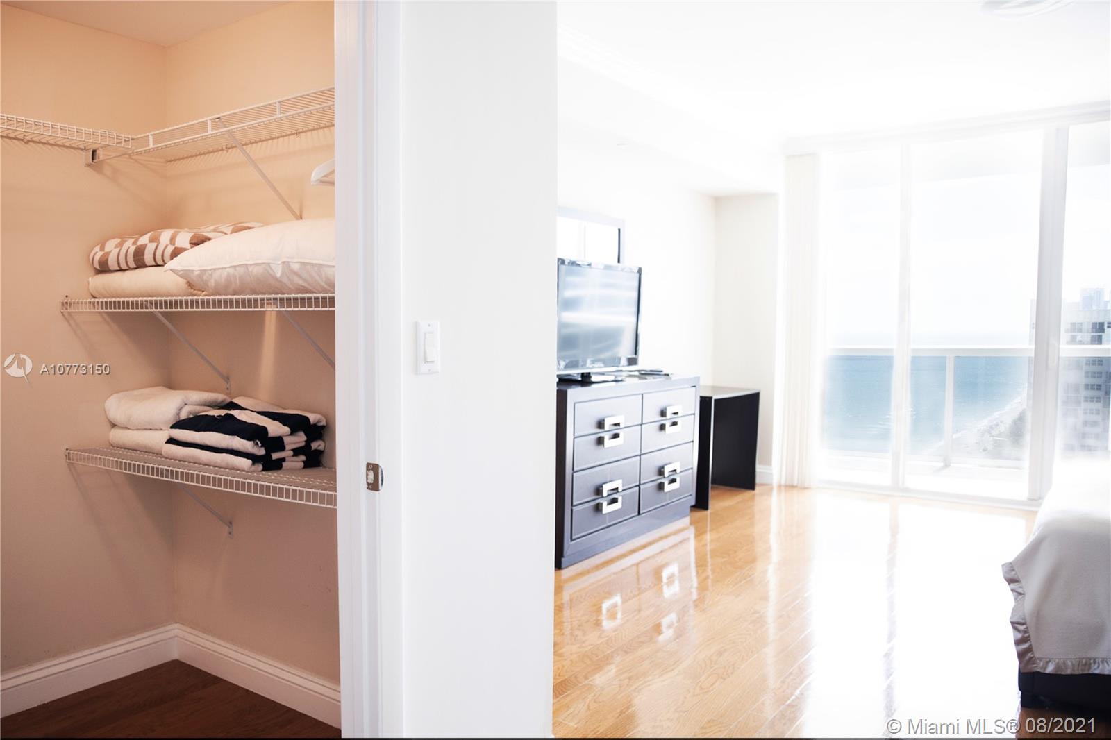 Ver detalles 2202 2 / 3 2065 sq. ft. $ 2019-11-14 0 foto