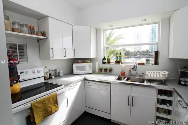 See details / 6360 sq. ft. $ 2019-11-18 0 Photo