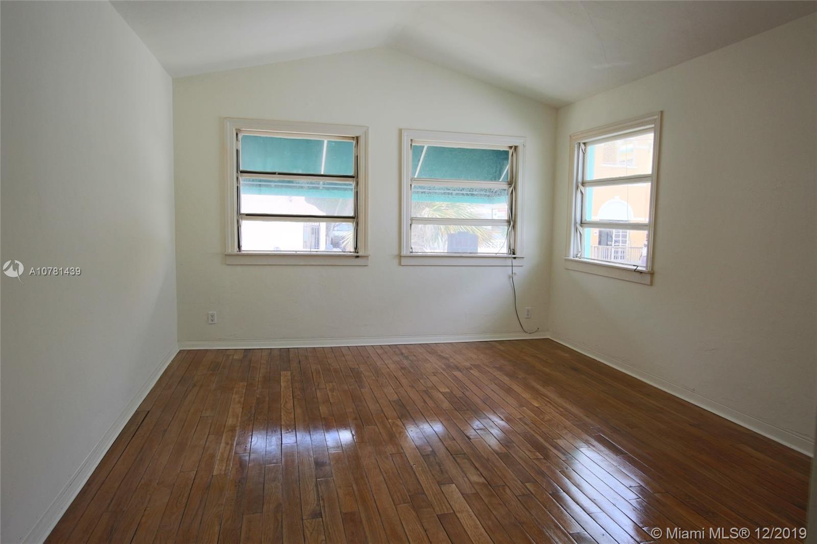 See details / sq. ft. $ 2019-12-03 0 Photo