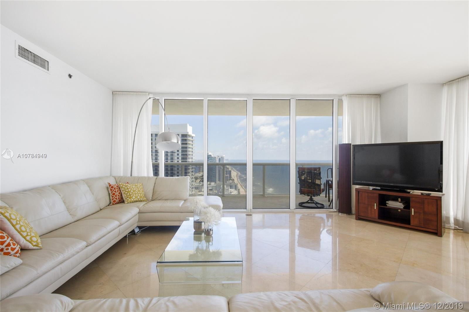 Ver detalles 4101 3 / 3 2065 sq. ft. $ 2019-12-09 0 foto