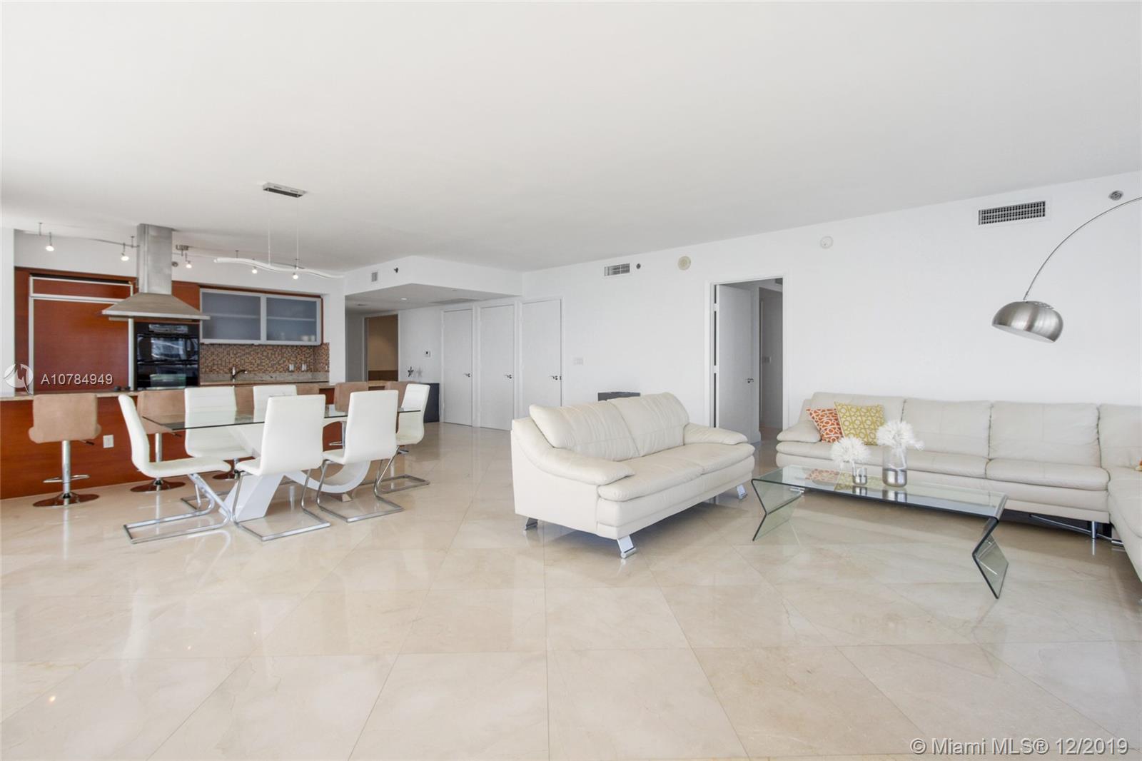 Ver detalles 4101 3 / 3 2065 sq. ft. $ 2019-12-09 0 foto