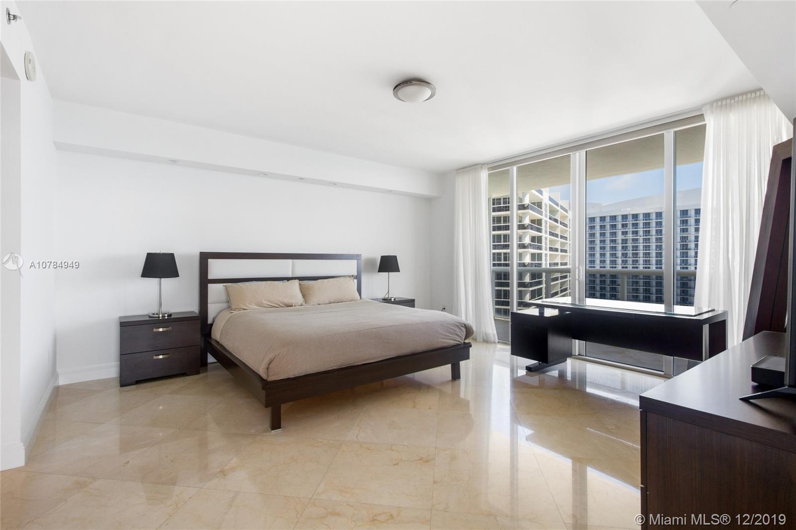 Ver detalles 4101 3 / 3 2065 sq. ft. $ 2019-12-09 0 foto