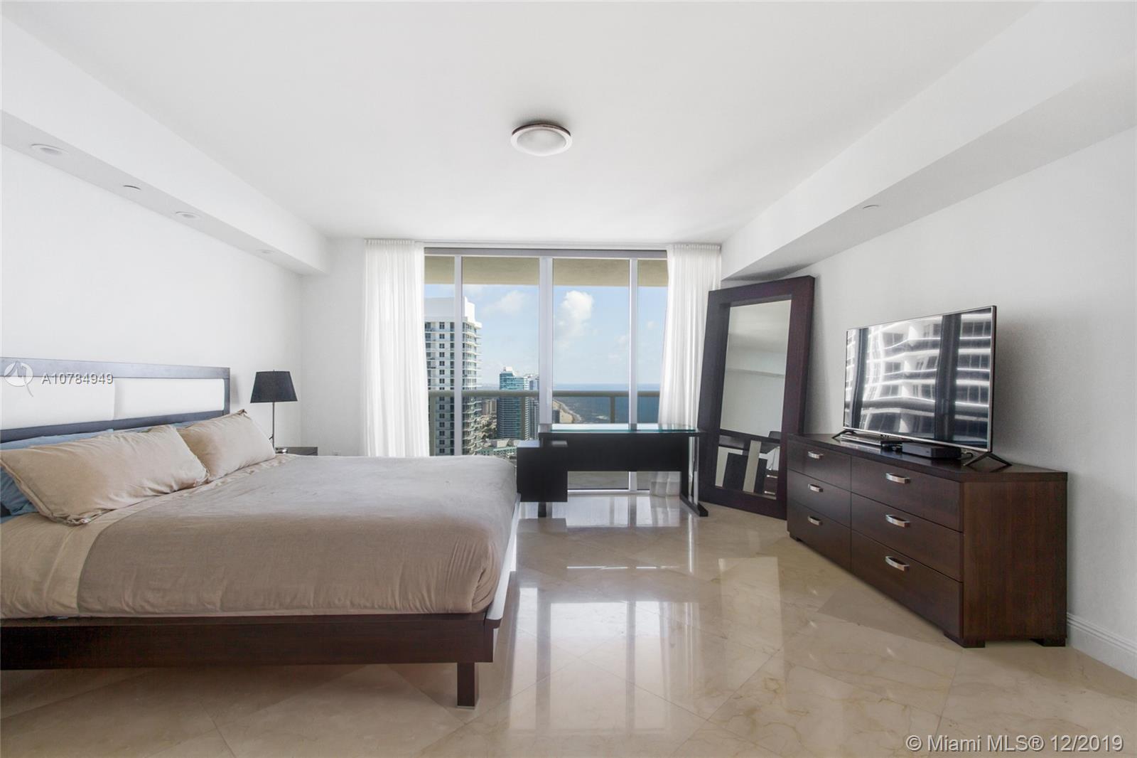 Ver detalles 4101 3 / 3 2065 sq. ft. $ 2019-12-09 0 foto