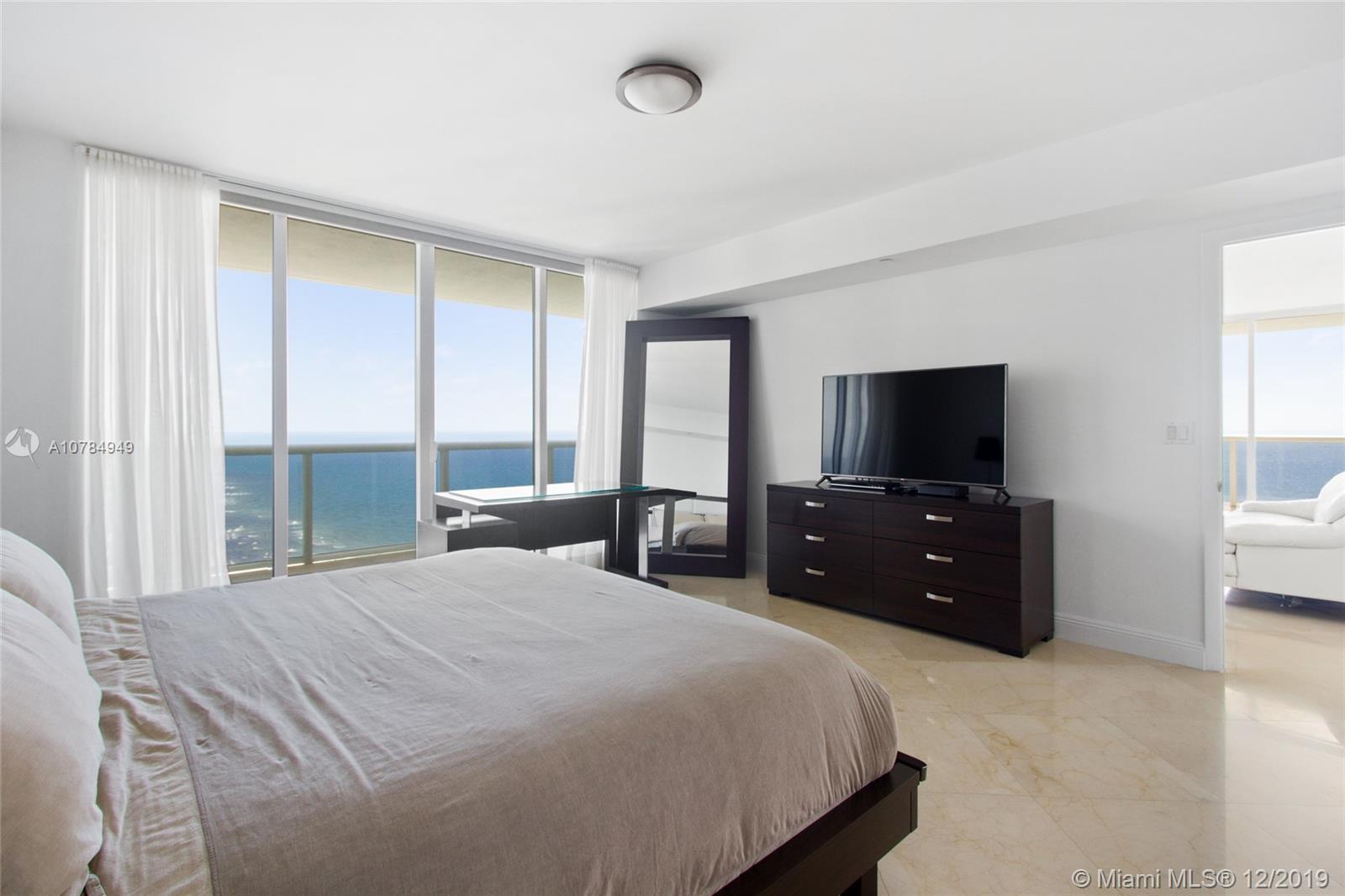 Ver detalles 4101 3 / 3 2065 sq. ft. $ 2019-12-09 0 foto