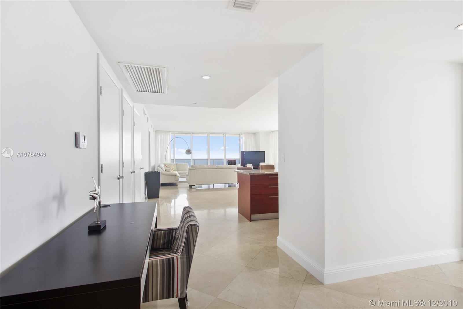 Ver detalles 4101 3 / 3 2065 sq. ft. $ 2019-12-09 0 foto