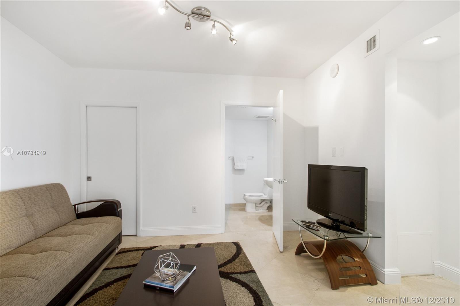 Ver detalles 4101 3 / 3 2065 sq. ft. $ 2019-12-09 0 foto
