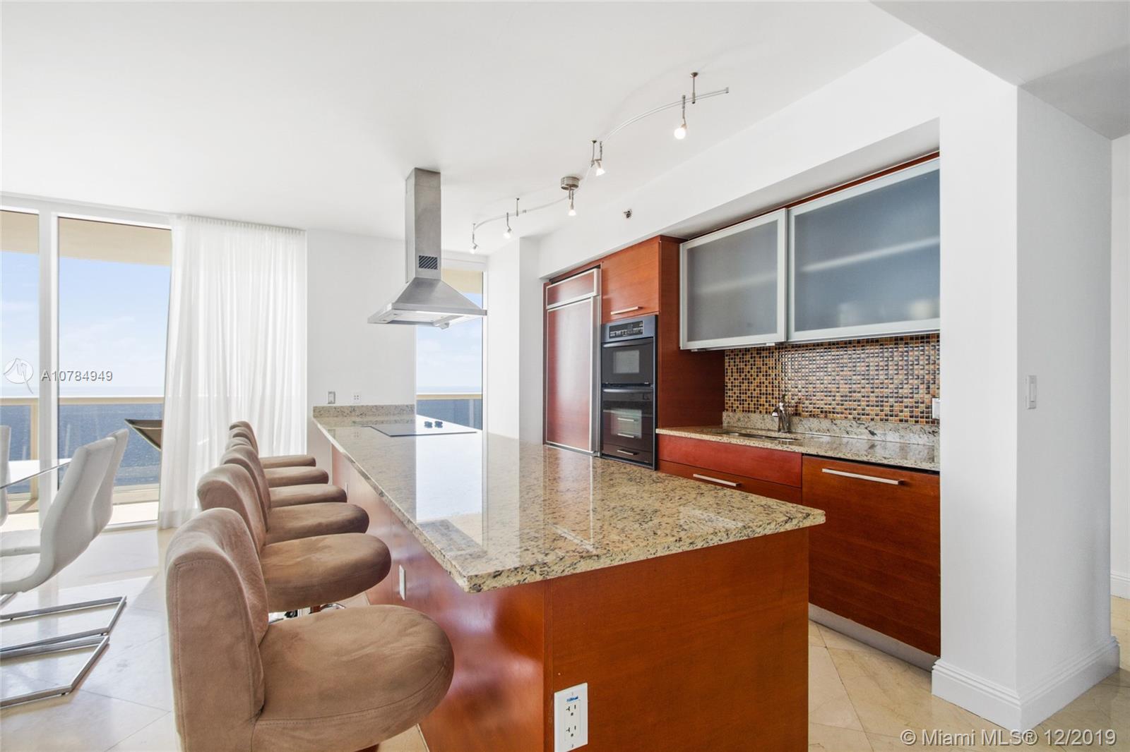 Ver detalles 4101 3 / 3 2065 sq. ft. $ 2019-12-09 0 foto