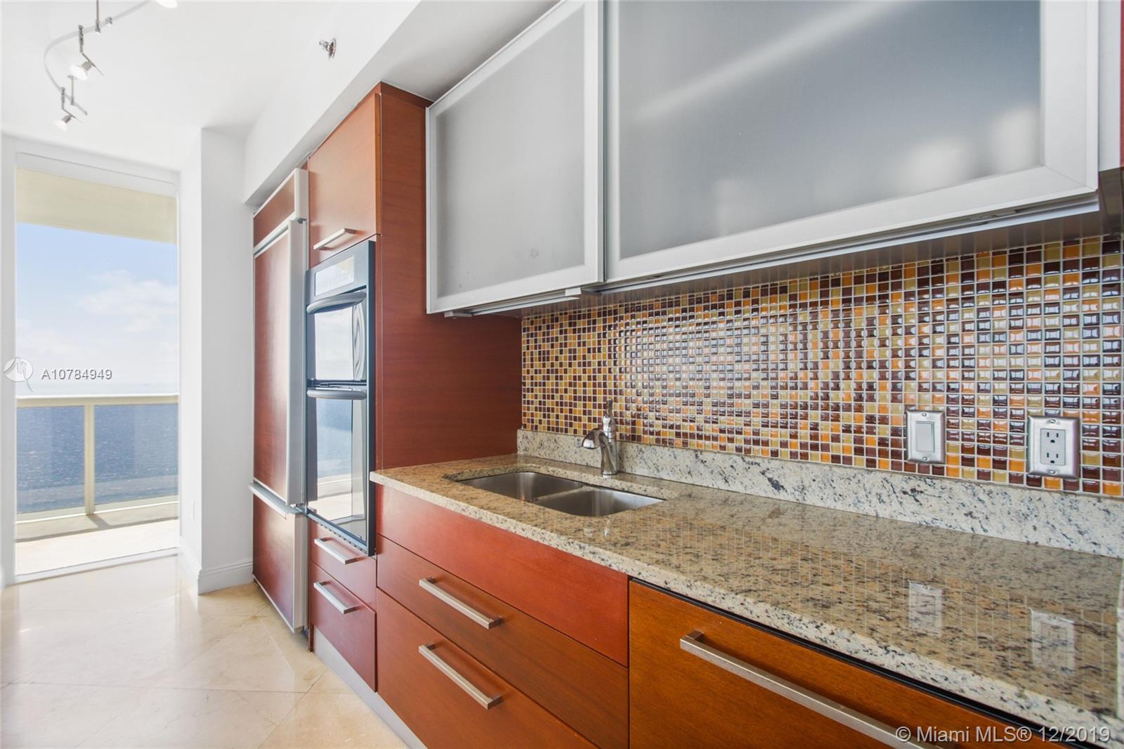 Ver detalles 4101 3 / 3 2065 sq. ft. $ 2019-12-09 0 foto