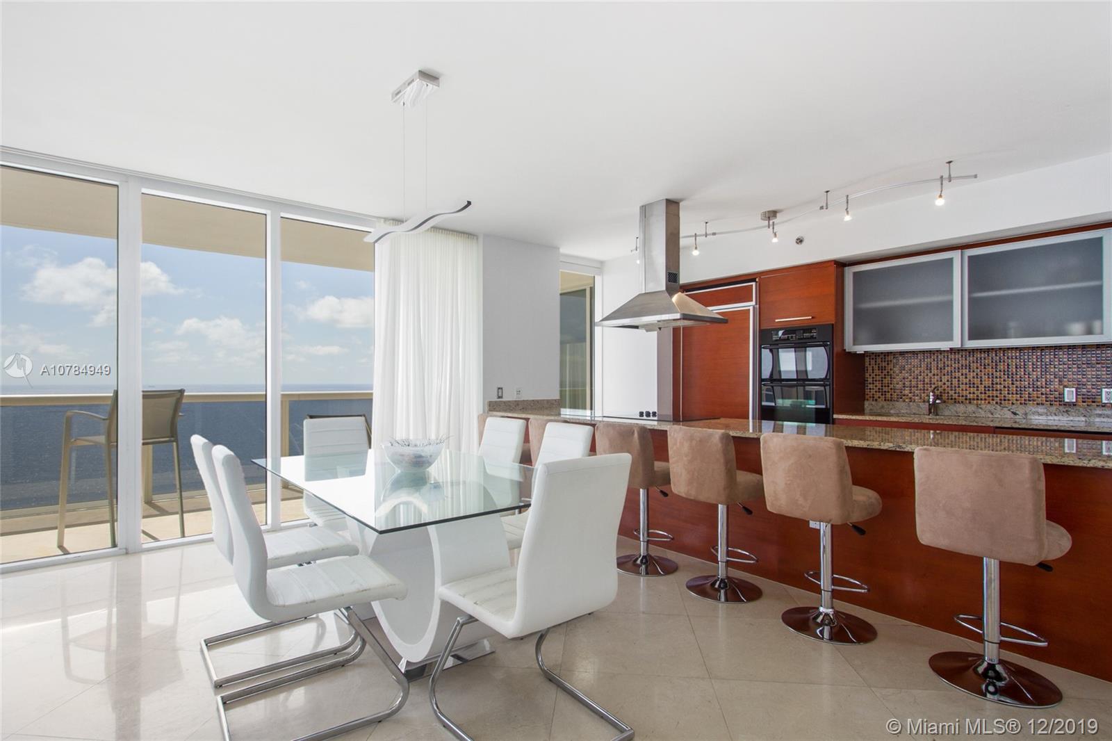 Ver detalles 4101 3 / 3 2065 sq. ft. $ 2019-12-09 0 foto