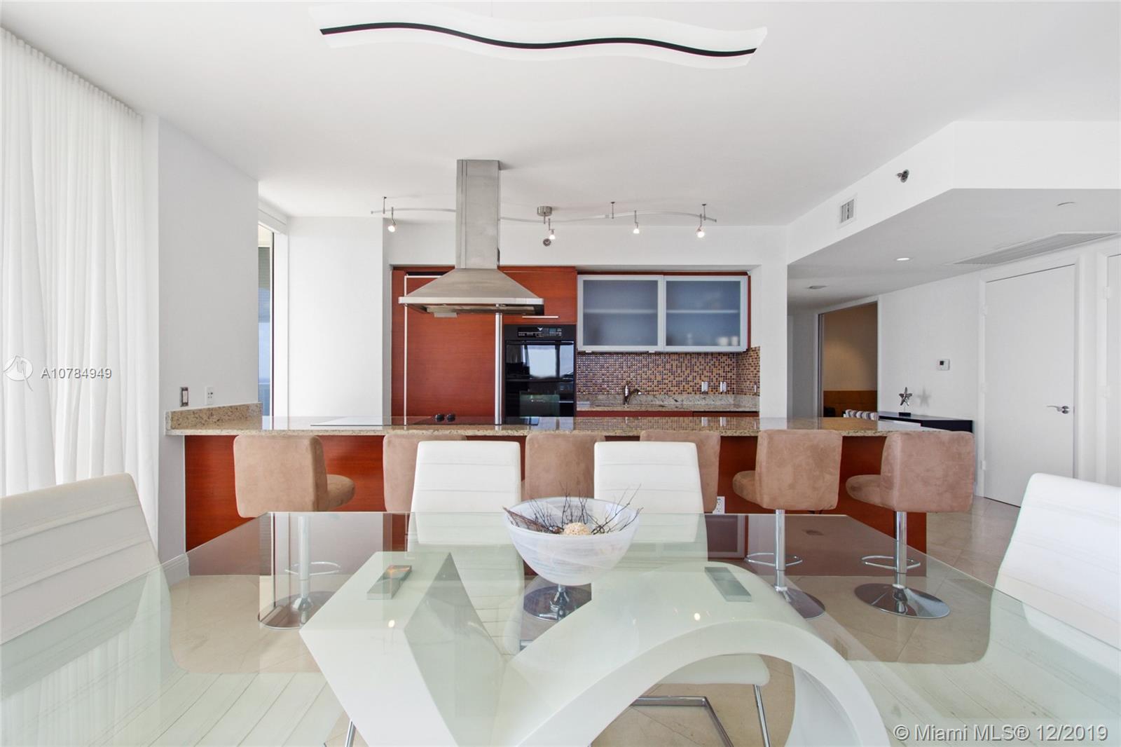 Ver detalles 4101 3 / 3 2065 sq. ft. $ 2019-12-09 0 foto