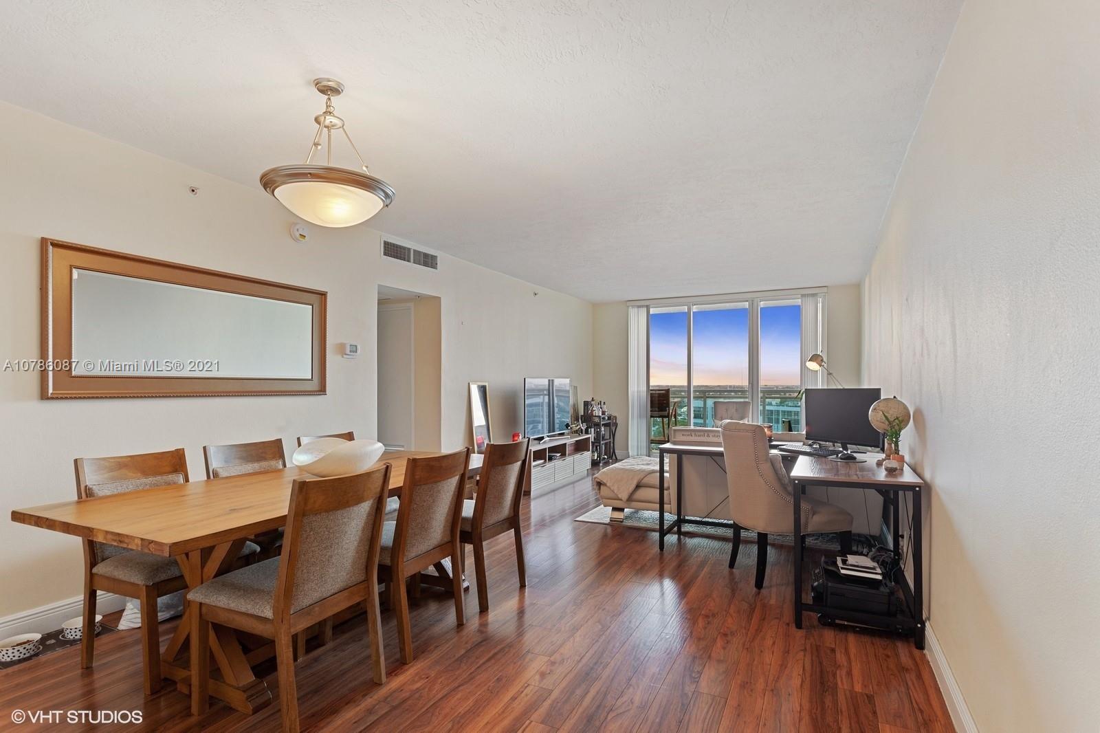 Photo of 3000 Ocean Dr #1216, Hollywood, Florida, 33019 - Living room/Dining room