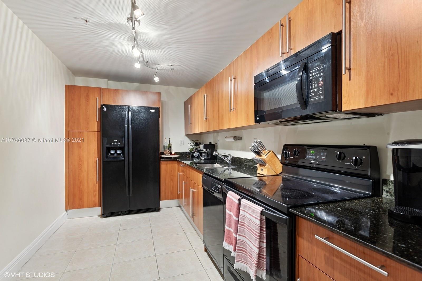 Photo of 3000 Ocean Dr #1216, Hollywood, Florida, 33019 - Living room/Dining room