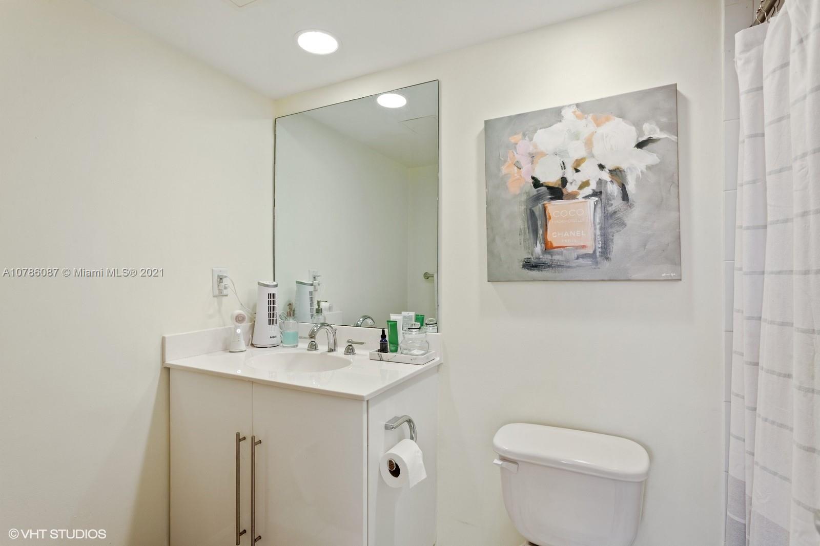Photo of 3000 Ocean Dr #1216, Hollywood, Florida, 33019 - Bathroom