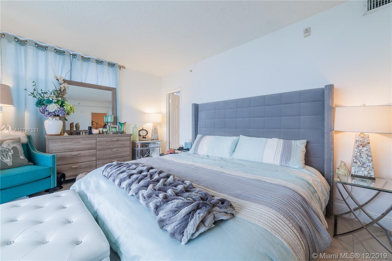 Photo of 3001 Ocean Dr #611, Hollywood, Florida, 33019 -
