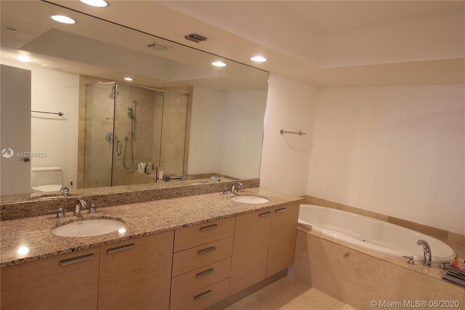 Ver detalles 3710 2 / 2 1782 sq. ft. $ 2020-02-12 0 foto